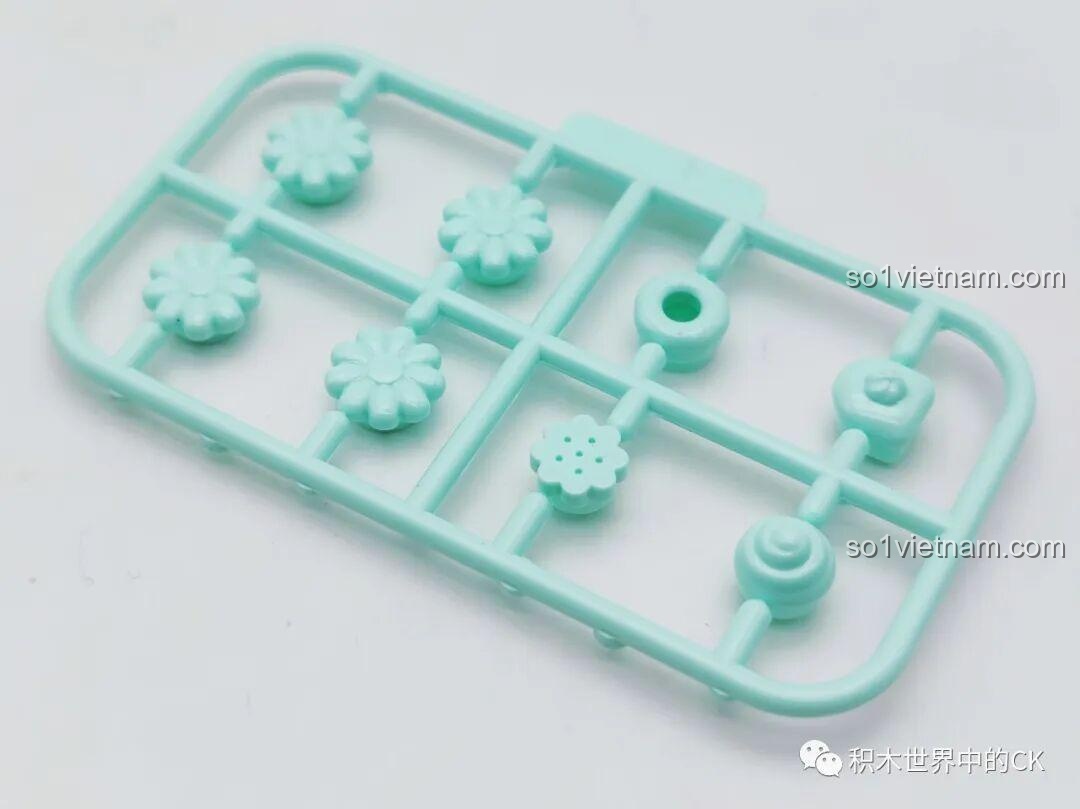 Các túi mảnh ghép và sách hướng dẫn lắp ráp của bộ Keeppley Cinnamoroll.