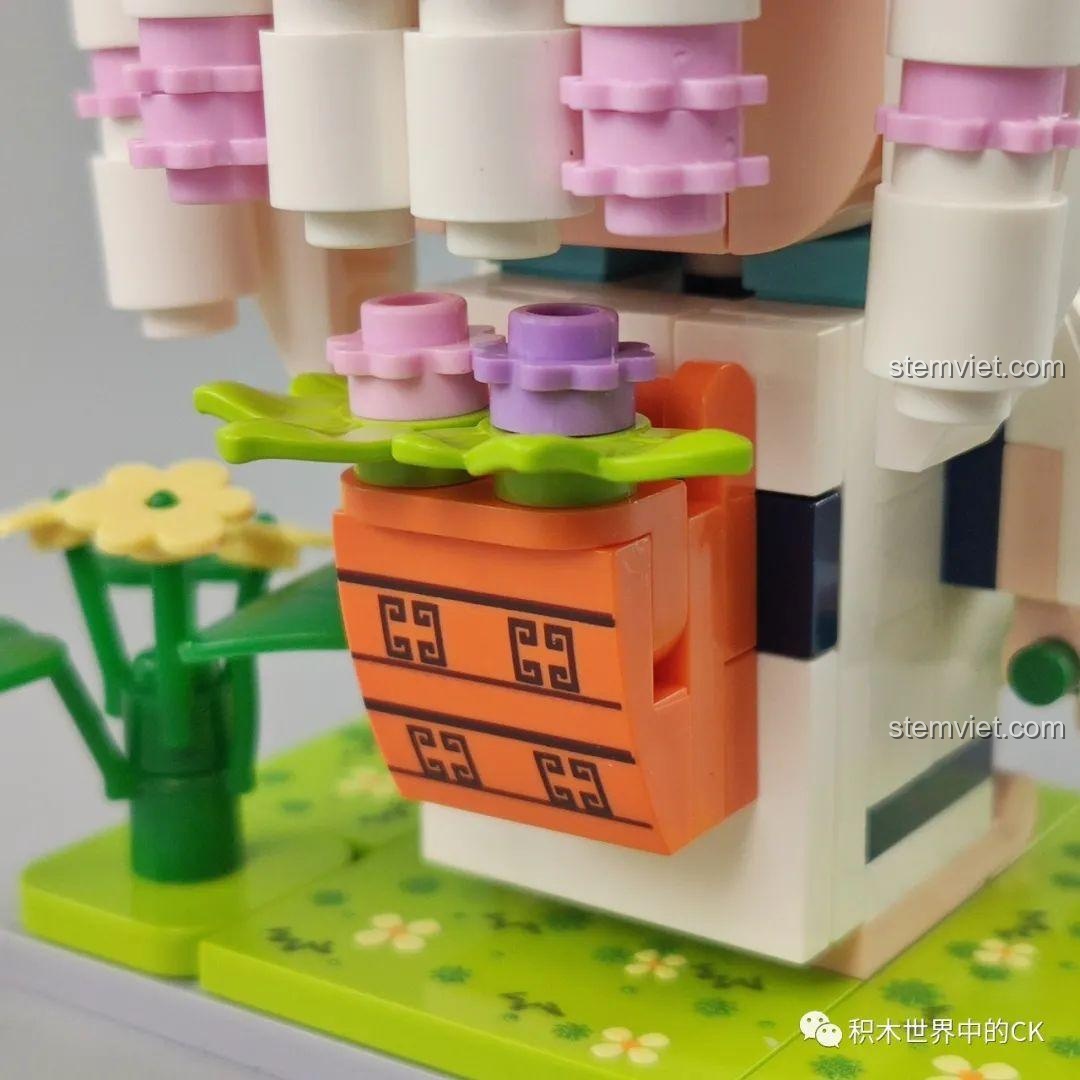 Chi tiết chân đế của Mô hình Con Ngựa Hoàng Gia Keeppley K10137, một phần của bộ 12 con giáp, thiết kế BrickHeadz độc đáo, cho bé trai, bé gái 6 tuổi.