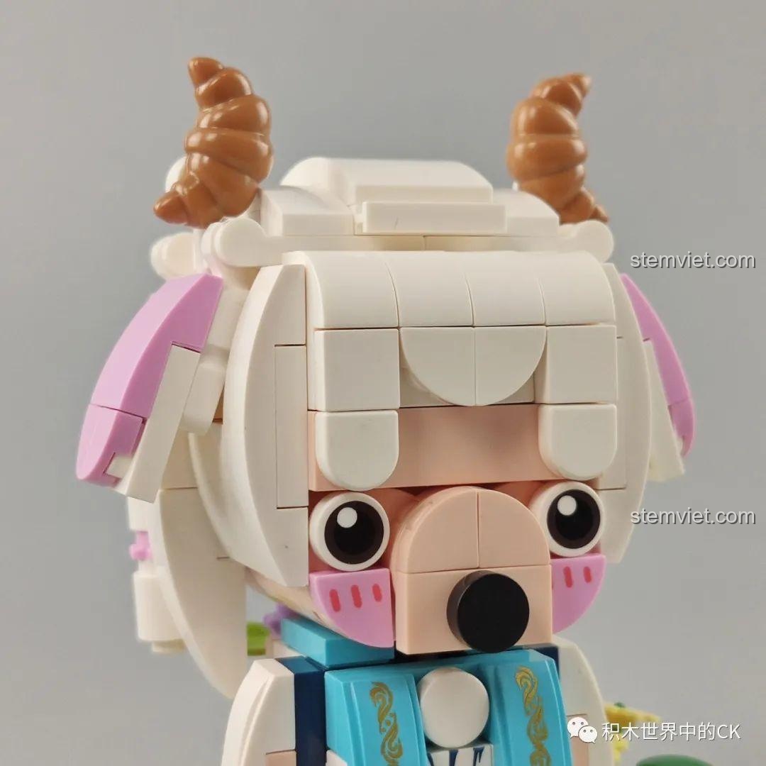 Mô hình Con Ngựa Hoàng Gia Keeppley K10137 và Mô hình Con Dê Hoàng Gia K10138 từ phía sau, thiết kế BrickHeadz độc đáo, cho bé trai, bé gái 6 tuổi.