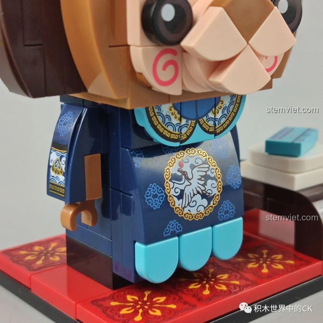 Mô hình Con Khỉ Hoàng Gia Keeppley K10139 và Mô hình Con Gà Hoàng Gia K10140 từ phía sau, thiết kế BrickHeadz độc đáo, cho bé trai, bé gái 6 tuổi.