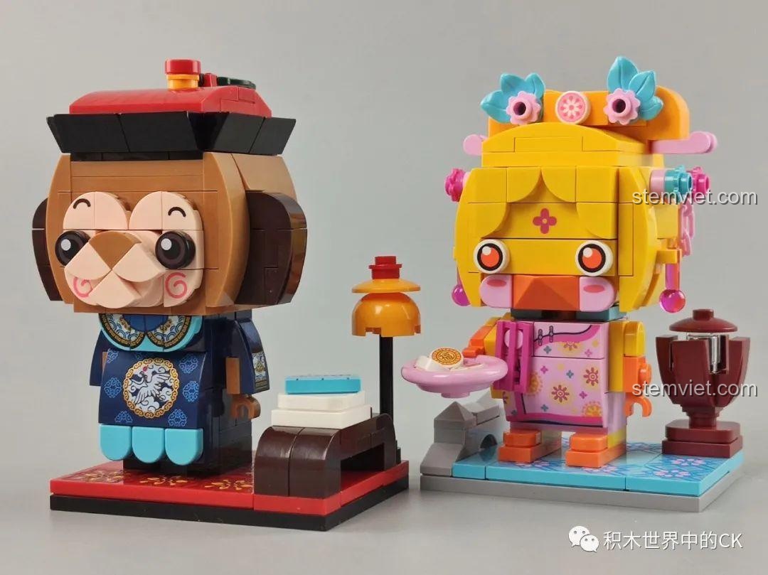 Chi tiết mô hình Nữ Quan Tuổi Dậu Keeppley K10140, trang phục cung đình màu vàng hồng, họa tiết in sắc nét