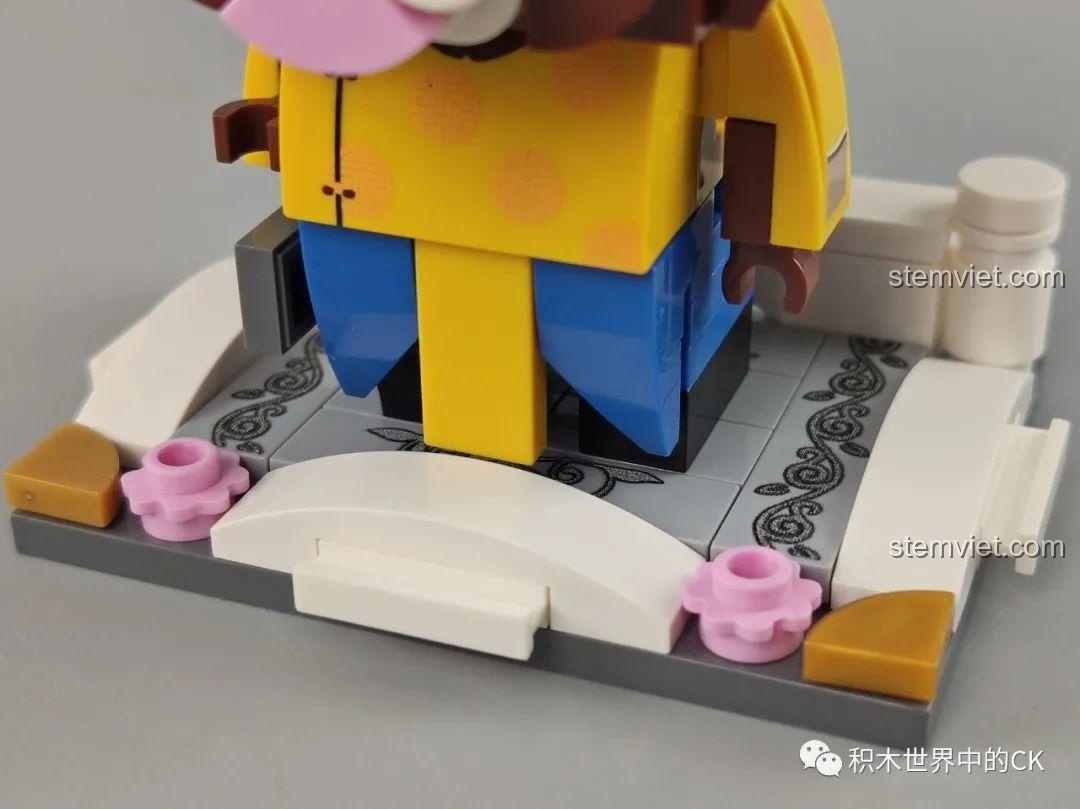 Chi tiết đầu của Mô hình Con Heo Hoàng Gia Keeppley K10142, một phần của bộ 12 con giáp, thiết kế BrickHeadz độc đáo, cho bé trai, bé gái 6 tuổi.