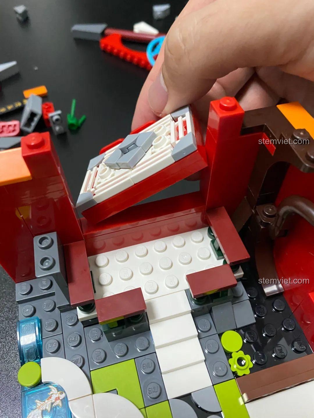 Quá trình lắp ráp bộ đồ chơi mô hình Keeppley K10146, từng bước tạo nên công trình cung đình chi tiết, phù hợp cho bé gái 6 tuổi.