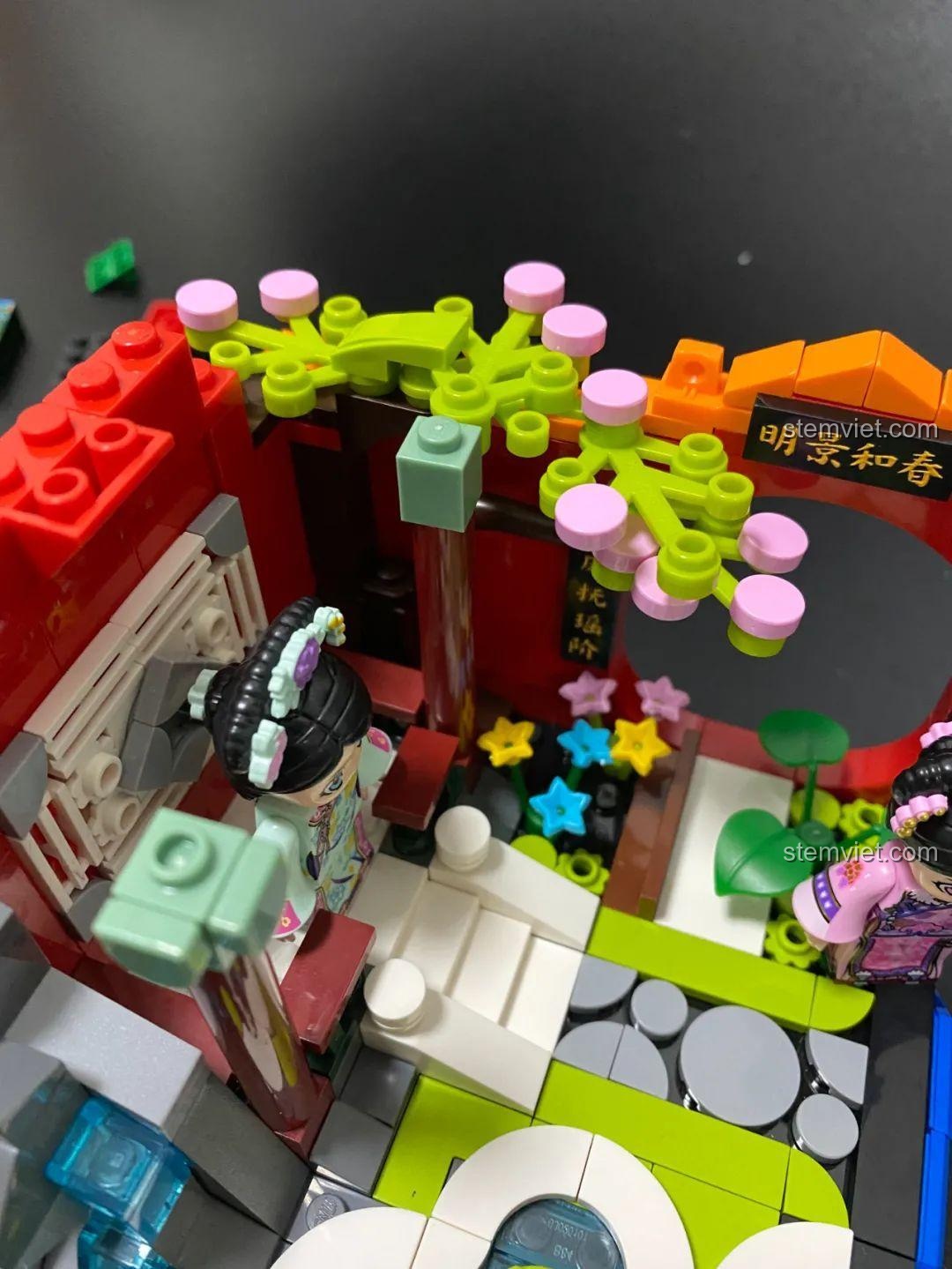 Quá trình lắp ráp bộ đồ chơi mô hình Keeppley K10146, từng bước tạo nên công trình cung đình chi tiết, phù hợp cho bé gái 6 tuổi.