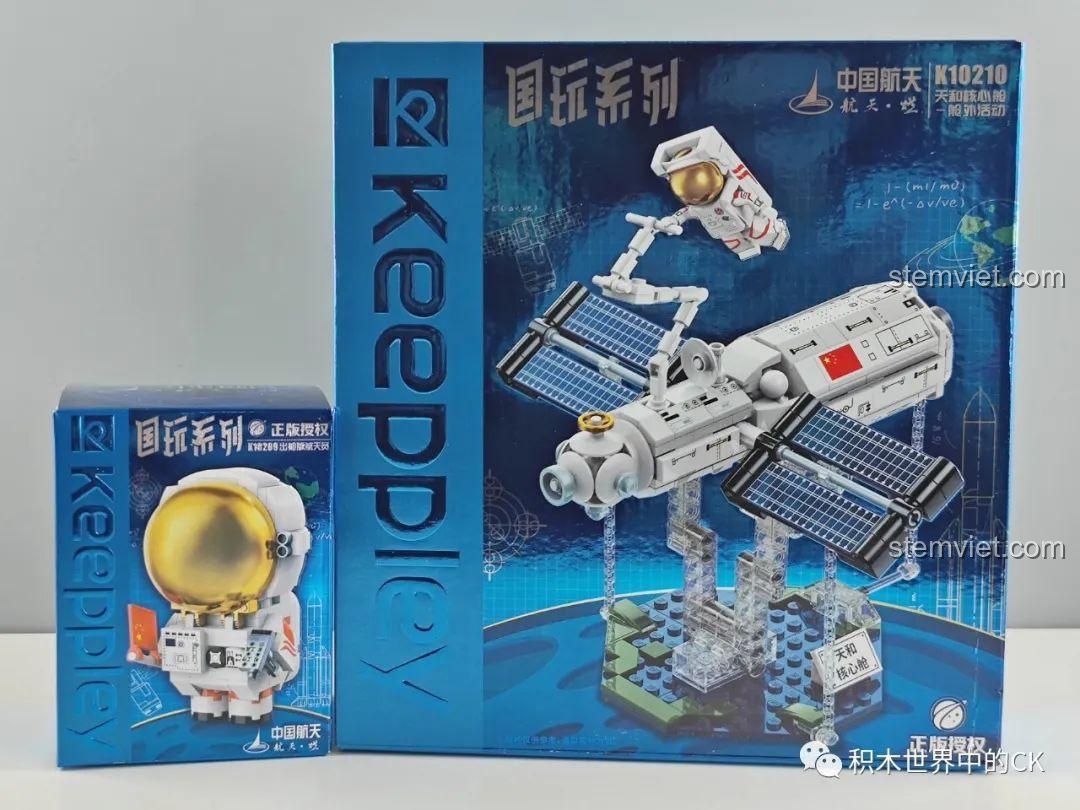 Hộp sản phẩm bộ lắp ráp Trạm Vũ Trụ Thiên Hòa Keeppley K10210 và hộp đồ chơi phi hành gia K10209, quà tặng STEM giá tốt.