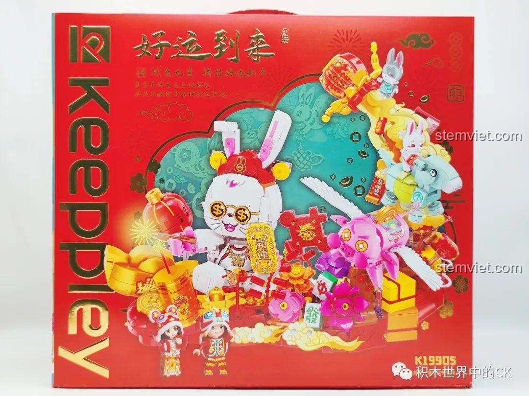 Mặt trước hộp bộ đồ chơi Keeppley K19905 Mô hình Tết Nguyên Đán, hiển thị hình ảnh mô hình Thỏ May Mắn và các chi tiết phong thủy, chất lượng cao, đáng tiền.