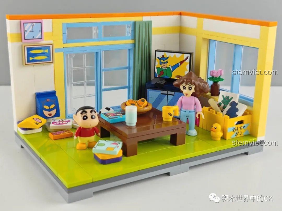 Minifigure Shin-chan và Misae của bộ đồ chơi mô hình Cảnh phòng khách Crayon Shin-chan, bộ lắp ghép Phòng khách nhà Crayon Shin-chan Keeppley, cho bé trai và bé gái 7 tuổi.