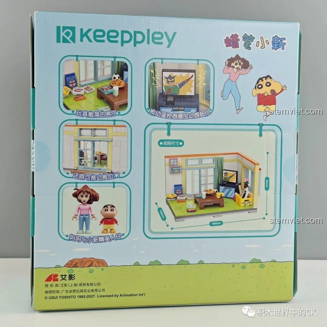 Mặt sau hộp đồ chơi mô hình Cảnh phòng khách Crayon Shin-chan, nổi bật tính năng âm thanh, cho bé trai và bé gái 7 tuổi, đáng tiền.