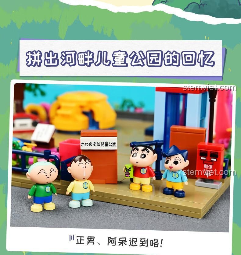 Các nhân vật Shin, Kazama, Masao trong bộ xếp hình Công viên Kasukabe K20616 đứng trước cổng công viên.