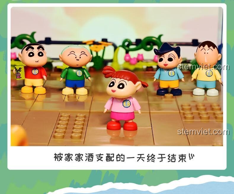 Cả nhóm Biệt đội phòng vệ Kasukabe bị Nene 'thống trị' trong trò chơi đồ hàng, một cảnh hài hước.