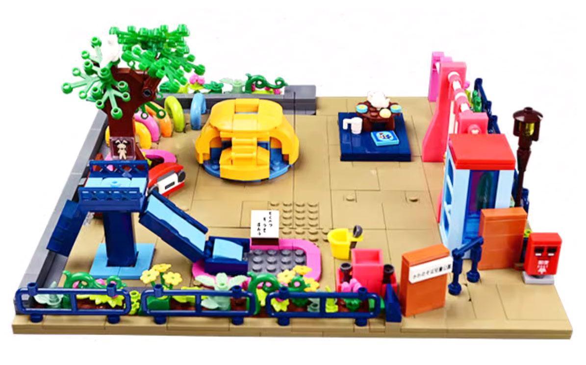 Toàn cảnh đồ chơi mô hình Sân chơi của Shin Keeppley K20616 sau khi lắp ráp hoàn chỉnh, bao gồm cầu trượt, cây xanh và các nhân vật.