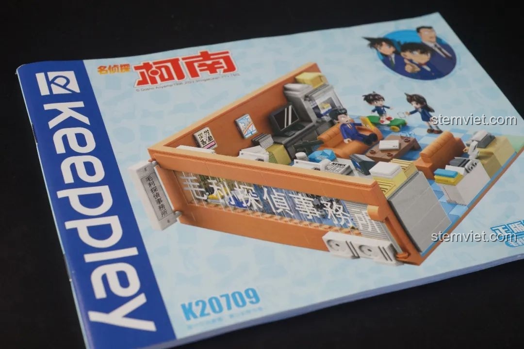 Tủ hồ sơ và kệ sách trong Văn phòng Thám tử Mori của bộ Keeppley K20709, đồ chơi lắp ráp Thám tử lừng danh Conan.