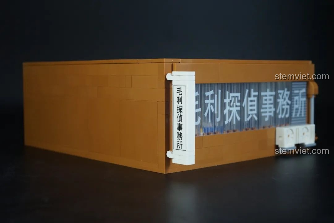 Chi tiết lối vào quán cà phê Poirot của bộ Keeppley K20710, bộ đồ chơi Trụ sở Thám tử Mori Keeppley.