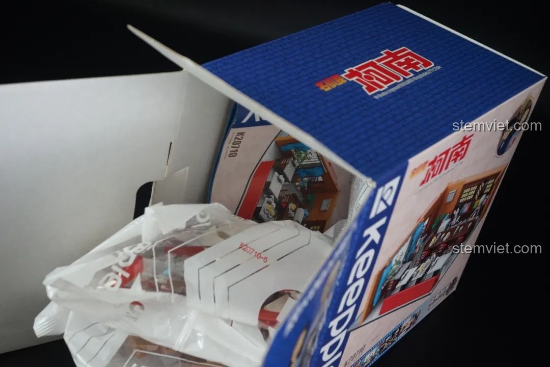 Mở hộp đồ chơi lắp ráp Keeppley K20710 quán cà phê Poirot, chuẩn bị trải nghiệm lắp ráp.