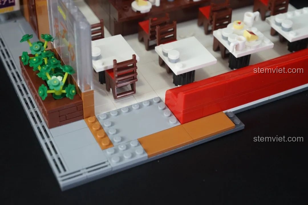 Mô hình quán cà phê Poirot hoàn chỉnh của bộ Keeppley K20710, bộ đồ chơi Trụ sở Thám tử Mori Keeppley.