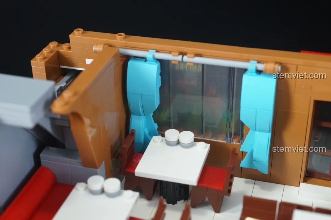 Cầu thang dẫn lên tầng trên của mô hình Keeppley K20709 Văn phòng Thám tử Mori, Keeppley 709 Trụ sở Thám tử Mori giá tốt.