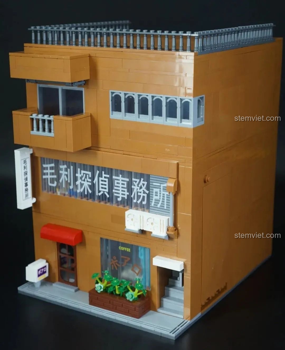 Cửa ra vào và cầu thang bên ngoài của mô hình Keeppley K20709 Văn phòng Thám tử Mori, đồ chơi xây dựng Thám tử lừng danh Conan: Văn phòng Mori 709 xịn giá rẻ.