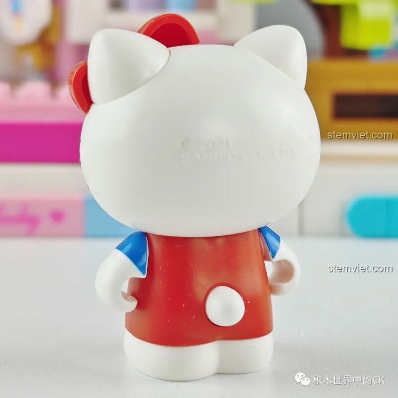 Bộ lắp ghép Keeppley K20809 Cửa hàng kem dừa Cinnamoroll Mùa Hè, mô hình hoàn chỉnh từ góc nhìn khác, thể hiện sự đáng yêu và chi tiết của tiệm kem.