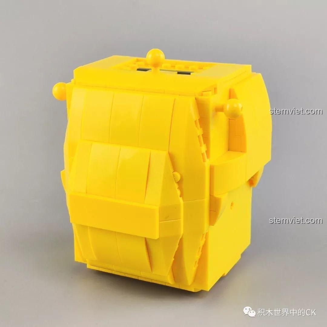 Mô hình Pikachu đã hoàn thiện, có đôi tai vểnh, đôi má đỏ, và chiếc đuôi hình tia sét