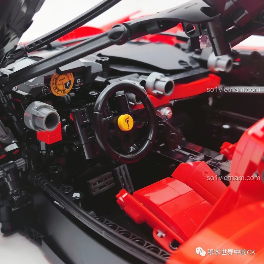 Chi tiết động cơ của bộ lắp ráp CaDA C61505 Ferrari Laferrari, được mô phỏng rất chân thực.