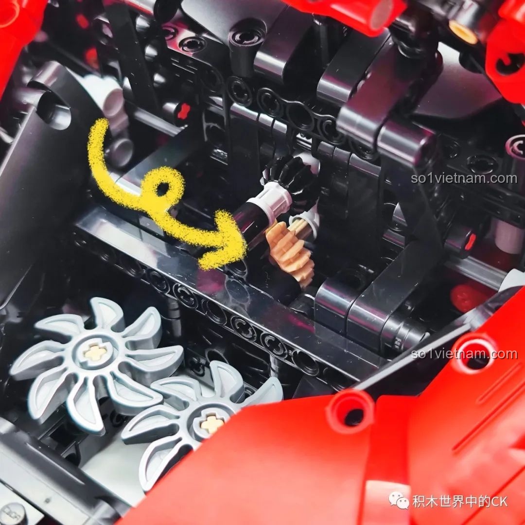 Chi tiết động cơ của bộ lắp ráp CaDA C61505 Ferrari Laferrari, được mô phỏng rất chân thực.