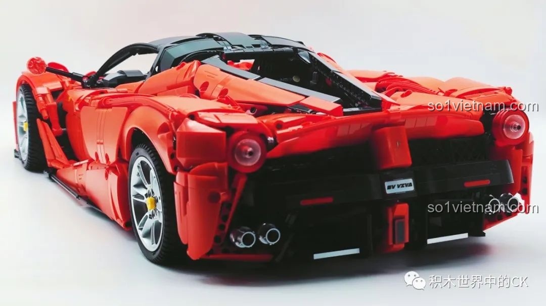 Thành phẩm bộ lắp ráp CaDA C61505 Ferrari Laferrari tỉ lệ 1:8, với màu đỏ rực rỡ và thiết kế tinh xảo.