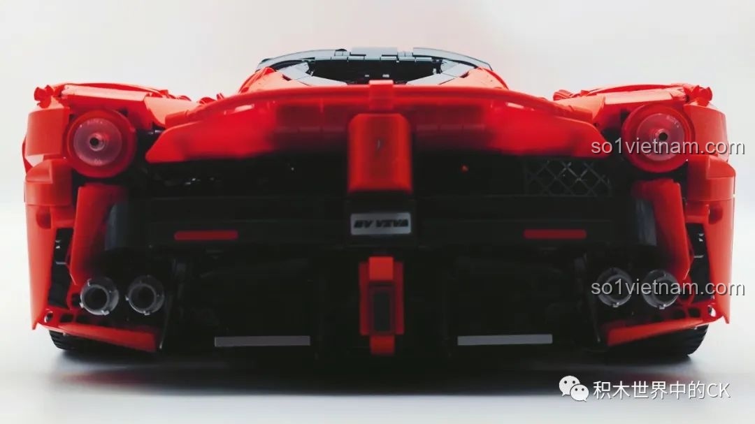 Thành phẩm bộ lắp ráp CaDA C61505 Ferrari Laferrari tỉ lệ 1:8, với màu đỏ rực rỡ và thiết kế tinh xảo.