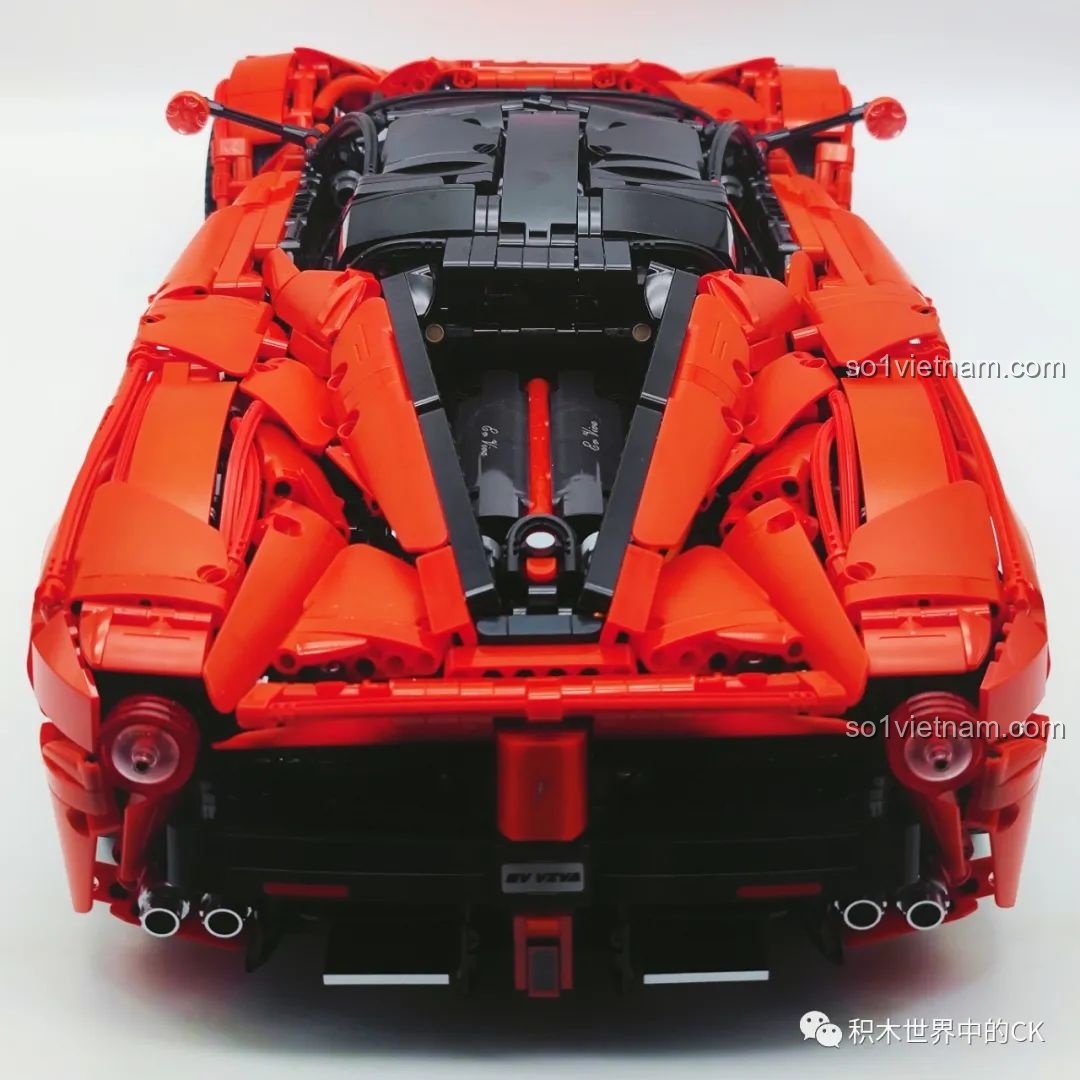 Thành phẩm bộ lắp ráp CaDA C61505 Ferrari Laferrari tỉ lệ 1:8, với màu đỏ rực rỡ và thiết kế tinh xảo.