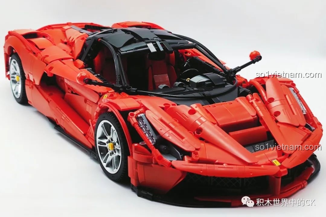 Thành phẩm bộ lắp ráp CaDA C61505 Ferrari Laferrari tỉ lệ 1:8, với màu đỏ rực rỡ và thiết kế tinh xảo.