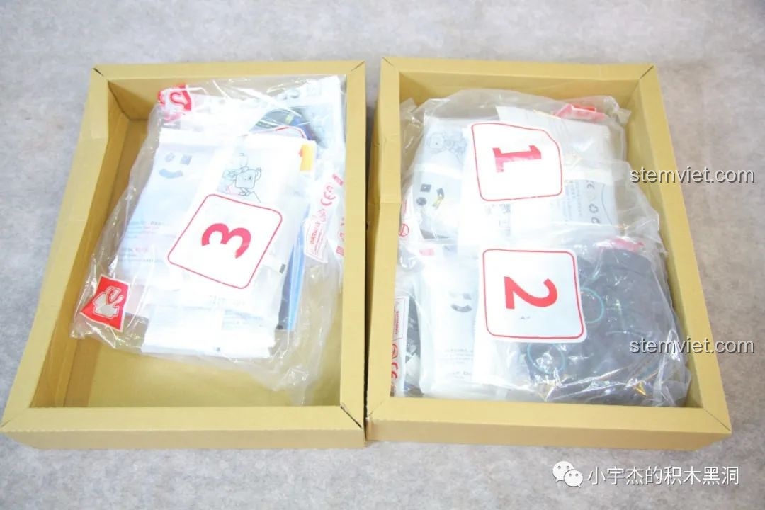 Hai hộp carton chứa các túi chi tiết của bộ lắp ráp SEMBO 715006, được phân loại rõ ràng.