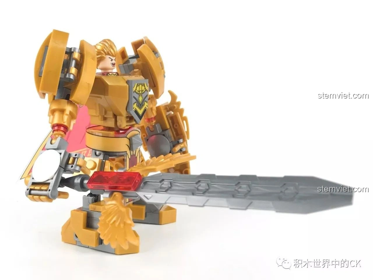 Chi tiết khiên lớn của Mô hình Mecha Arthur SEMBO 11859, gắn chắc chắn vào tay trái.