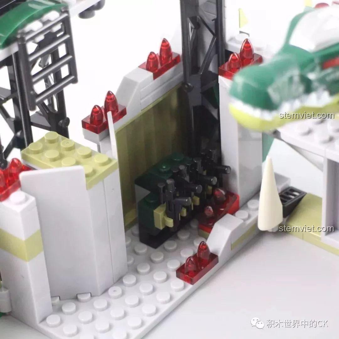 Khu vực kho vũ khí bên trong Căn cứ quân sự cá sấu 5063, nơi cất giữ súng ống.