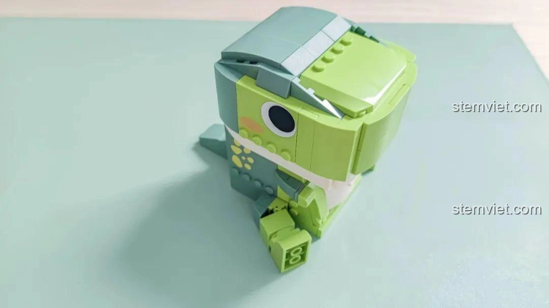 Cận cảnh khoang chứa đồ bên trong miệng Khủng long T-Rex của bộ JAKI JK5102, chi tiết nội thất.