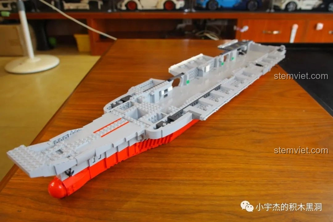 Khoang chứa máy bay bên dưới boong tàu của bộ lắp ráp Hàng Không Mẫu Hạm Sơn Đông SEMBO 202001.