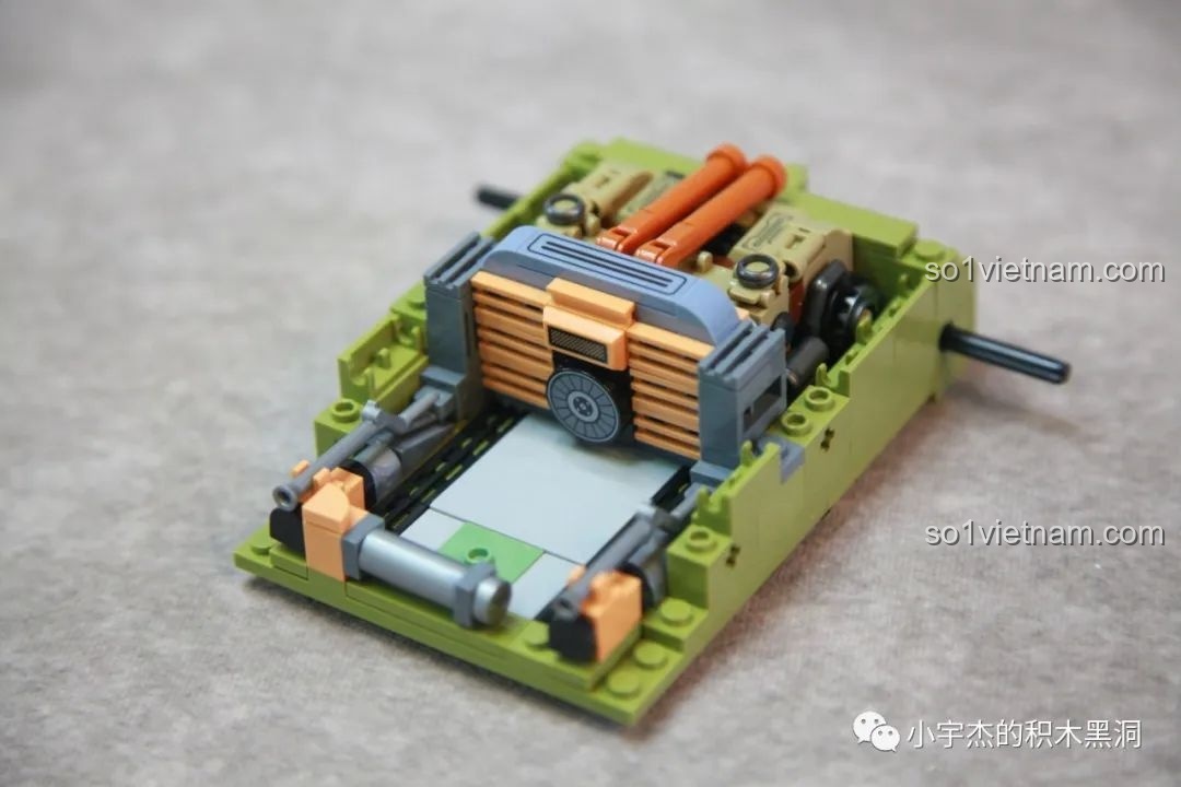 Khoang động cơ của xe tăng T28 đang dần hình thành với nhiều chi tiết máy móc phức tạp.