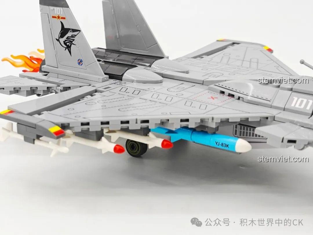 Khoang chứa vũ khí có thể đóng mở của tiêm kích J-15, đánh giá bộ SEMBO 202257.