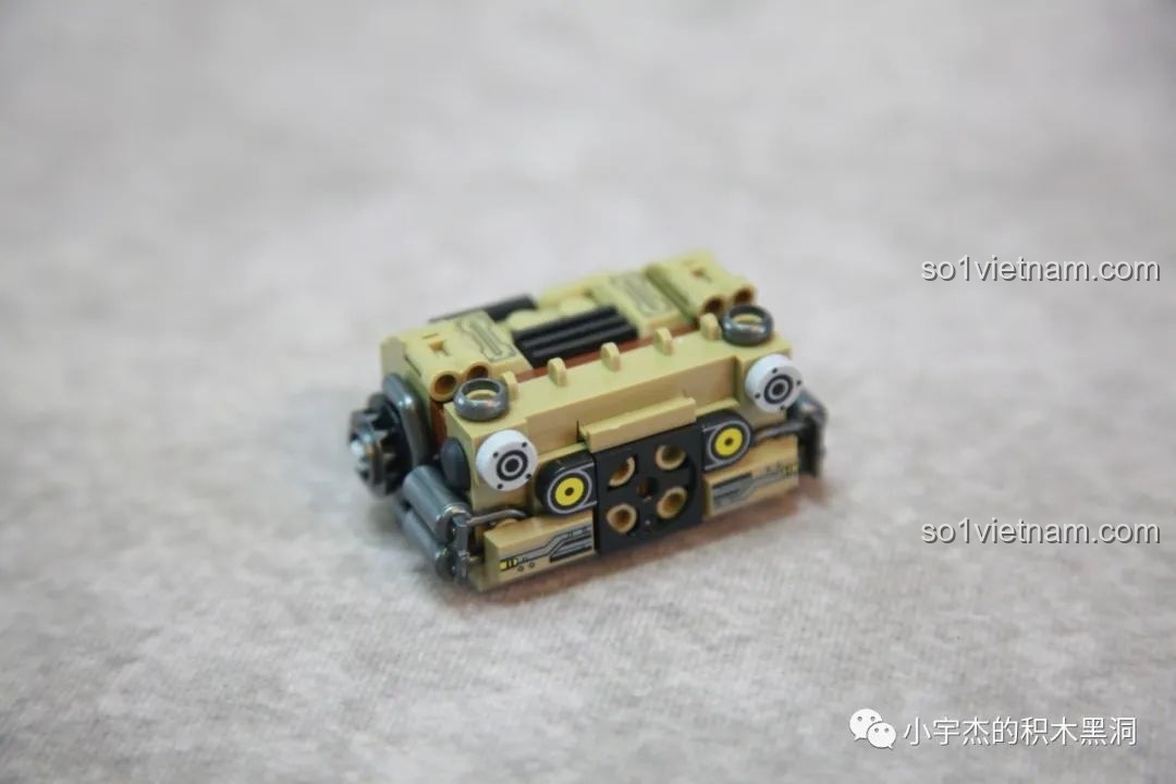 Khối động cơ mini của xe tăng T28 sau khi hoàn thành, trông rất chi tiết và phức tạp.