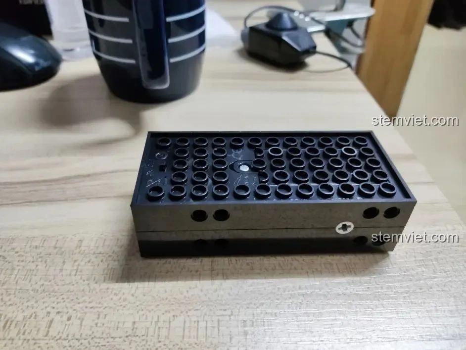 Góc nhìn khác của khối động cơ xe tăng trong bộ lắp ráp Xe Tăng Merkava WISE BLOCK HA389123.