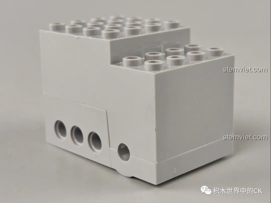 Góc nhìn khác của khối chi tiết đặc biệt trong bộ đồ chơi lắp ghép Xe Bán Tải Địa Hình.