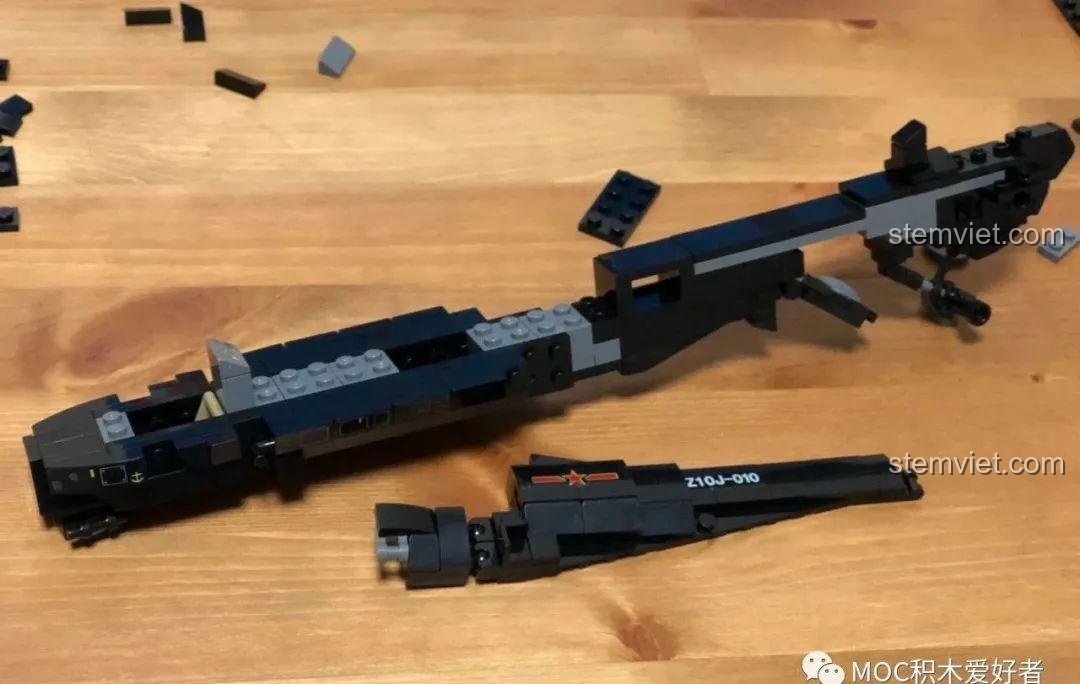 Cơ chế khớp cầu và kẹp được sử dụng để tạo hình dáng khí động học cho phần đuôi của Sembo 202119 Z-10.