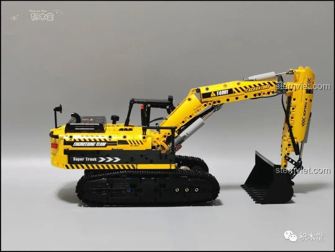 Cận cảnh chi tiết cần cẩu và các khớp nối của máy xúc Taigaole T4001.