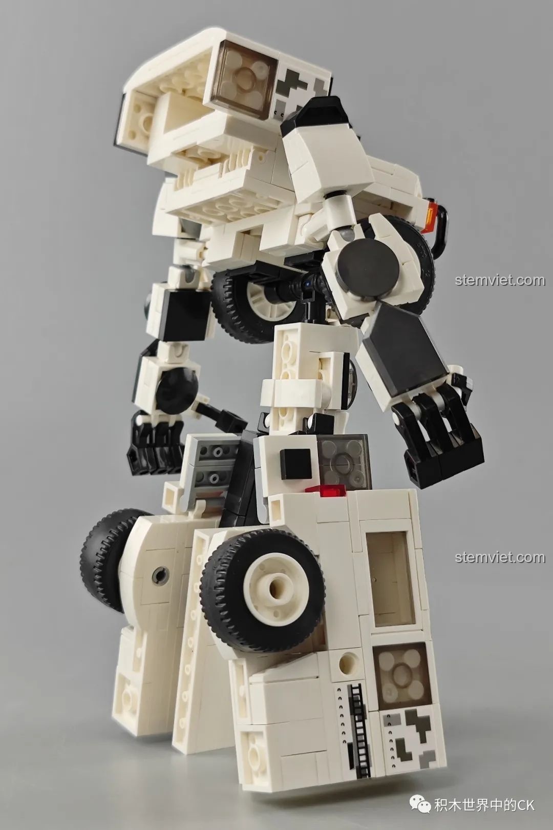 Một góc nhìn khác của robot Zhegao QL0175, thể hiện sự linh hoạt của các khớp nối.