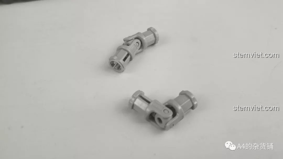 Hai khớp nối vạn năng (universal joint) đã được lắp ráp hoàn chỉnh cho mô hình CaDA C61016.