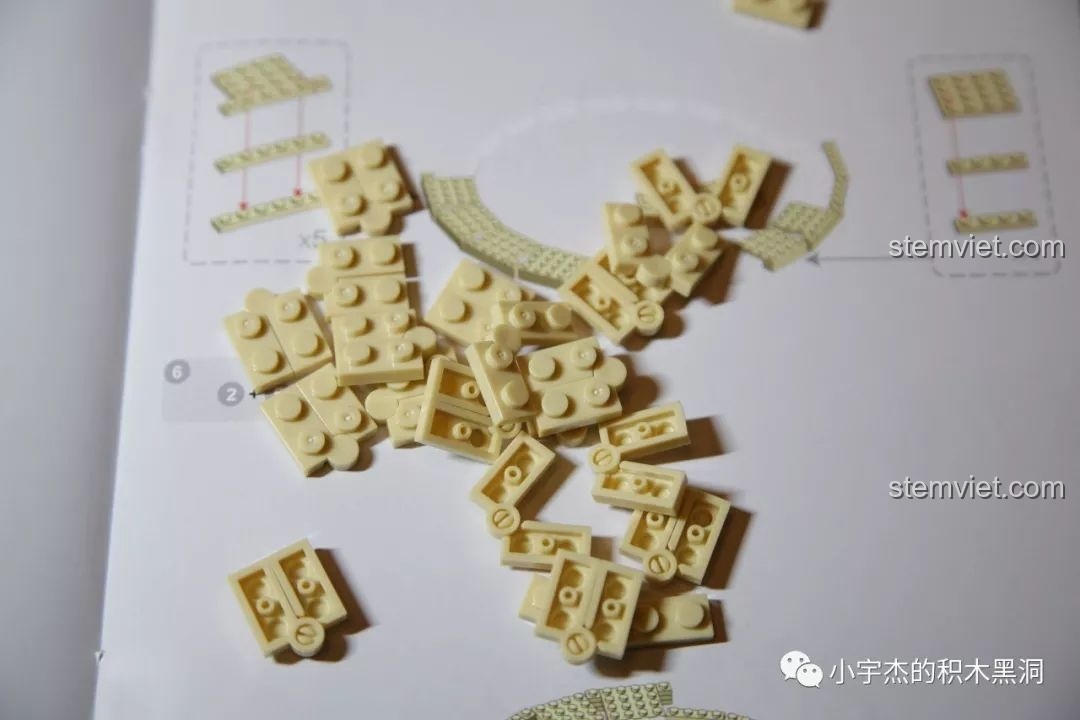 Các mảnh ghép khớp nối của bộ WANGE 5225 Đấu trường Colosseum La Mã đã được lắp sẵn.