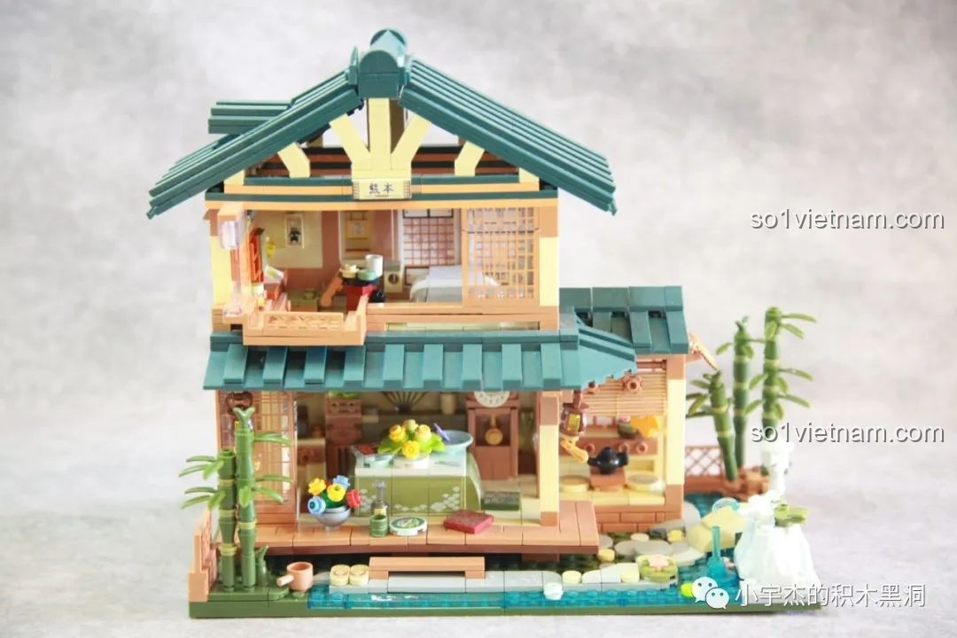 Khu vực pha trà trong mô hình inbrixx 880018 Ngôi Nhà Nhật Bản Kumamon, với ấm trà và chén.