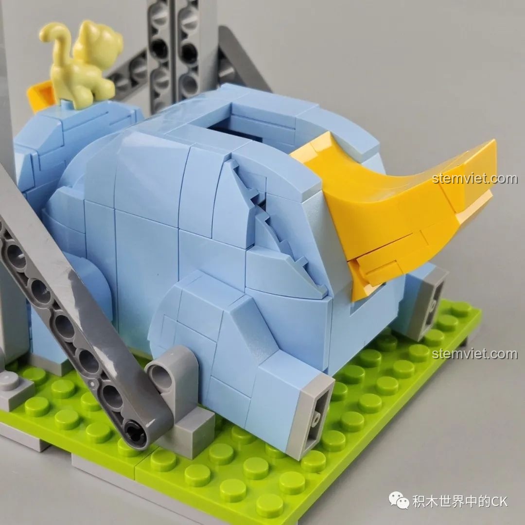 Mô hình lắp ráp khung ảnh khủng long tò mò JAKI Fun Desk đã hoàn thành, góc chính diện khác