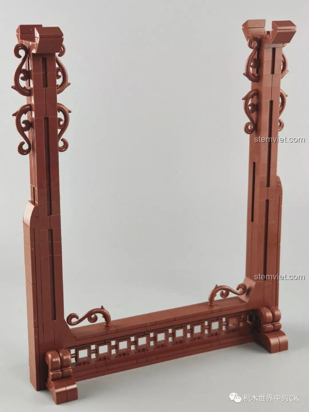 Khung đỡ của bộ lắp ráp SEMBO 605102 Tầm Long Xích đã hoàn thành, vững chắc và đẹp mắt.