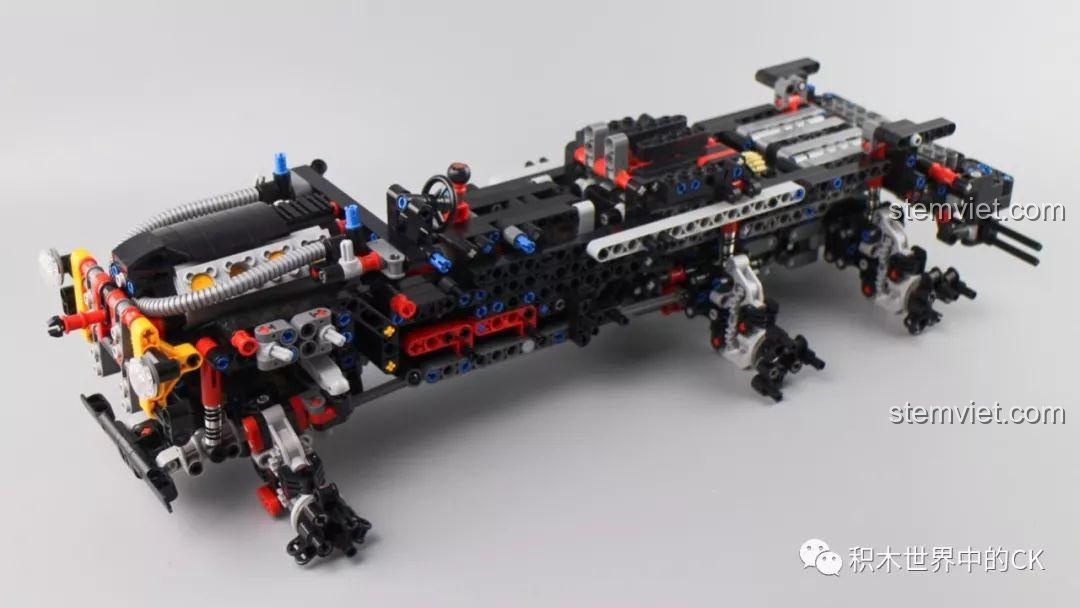 Khung gầm hoàn chỉnh với hệ thống treo 6 bánh sau khi hoàn thành bước lắp ráp thứ hai của Rael LE-J901.