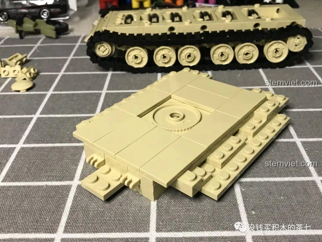 Khung gầm và thân xe tăng Challenger 2 FV 4034 JIAZHI 0105 đã hoàn thành, sẵn sàng cho các chi tiết giáp.