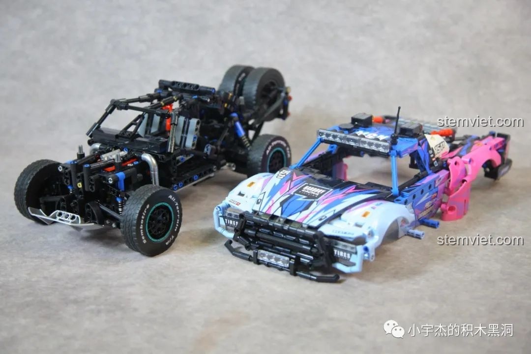 Hai bộ phận chính của xe SEMBO 715006: khung gầm và thân vỏ, được đặt cạnh nhau.